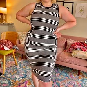 Stretch pencil dress w/ geometric design